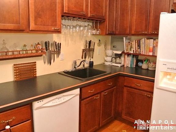 3rd image of 206 Victor Pkwy Unit 206E
