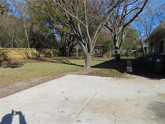 3rd image of 2423 Emerson Ln