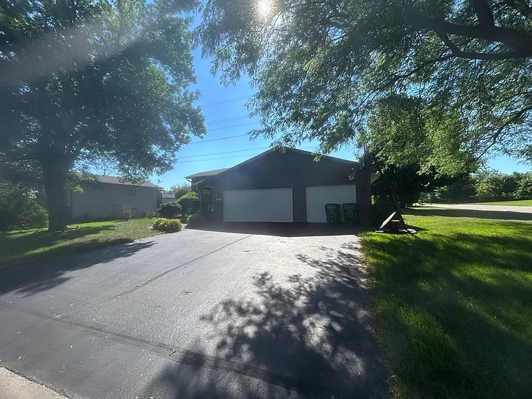 9502 Teakwood Ln N — Photo 4