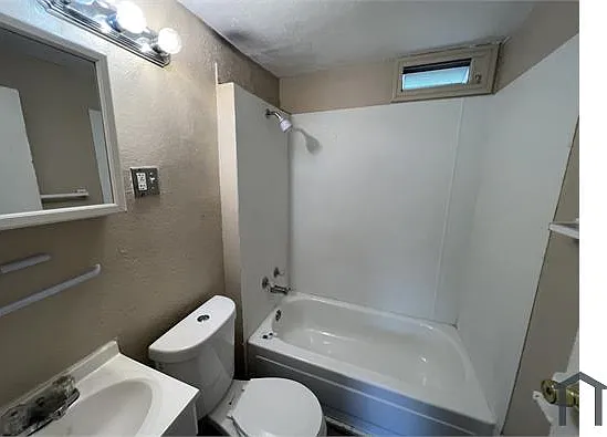 2 bed, $940 — Photo 2