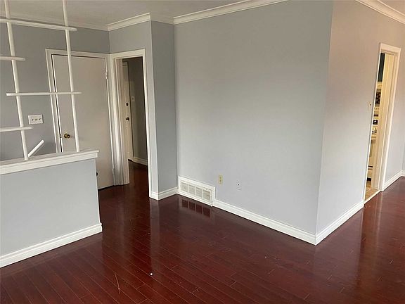 5th image of 96 Mossbank Dr