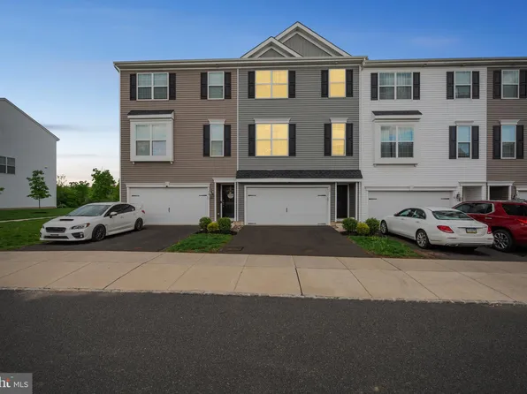 120 Edgewater Ct, Quakertown, PA 18951