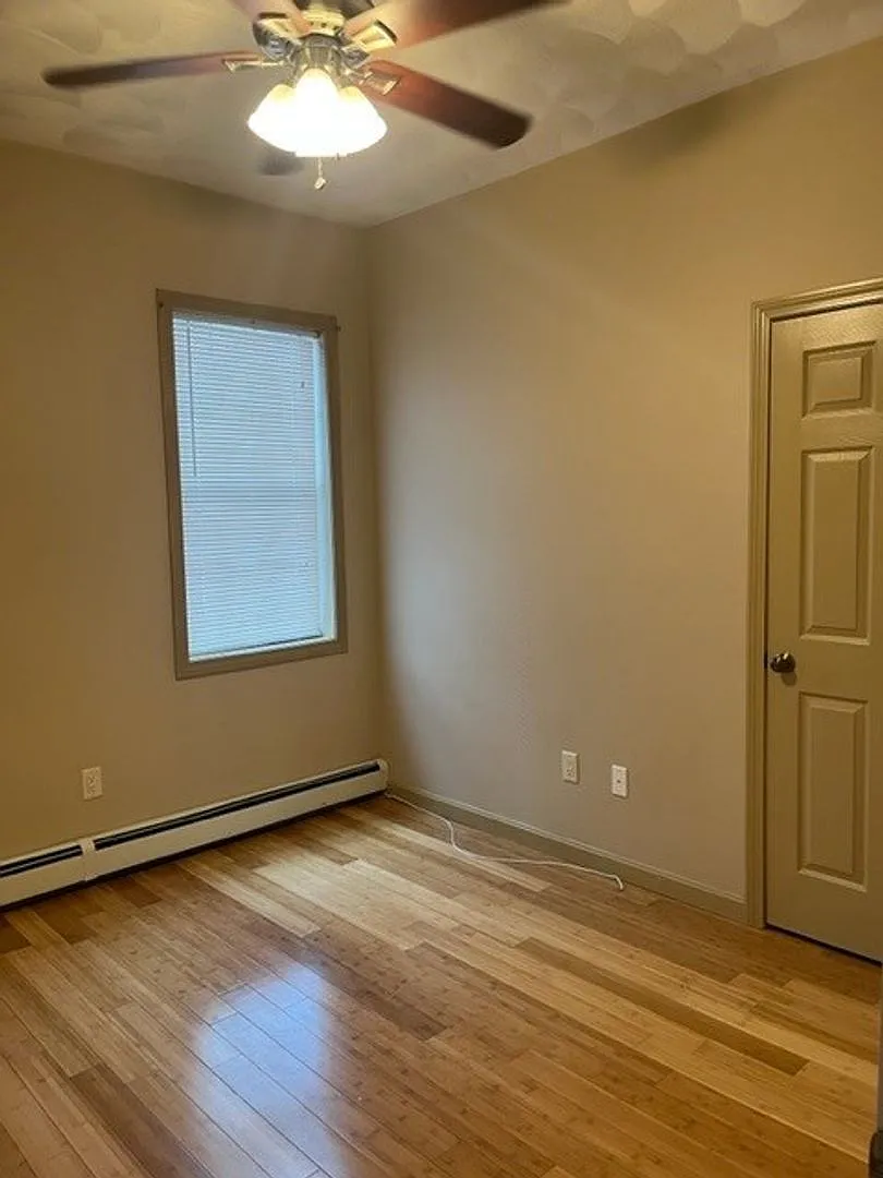 82 Sutton Street — Photo 4