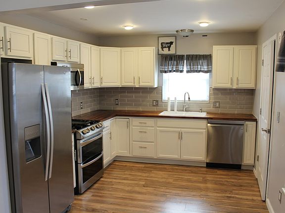 3rd image of 28571 Fairfax St