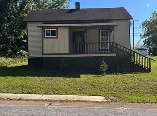 414 Poole St, Woodruff, SC 29388