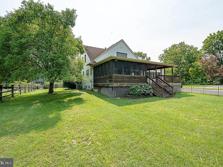 353 S Old Middletown Rd — Photo 42