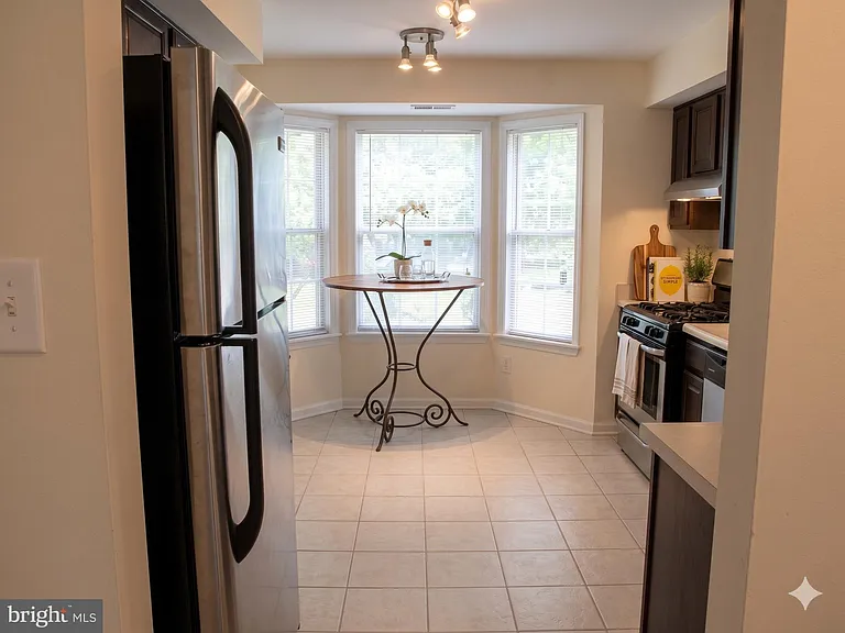 101 Claridge Ct #11 — Photo 7