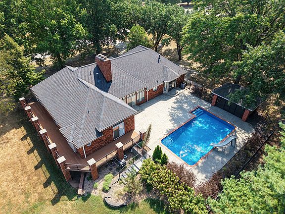 3rd image of 929 S Mumford Drive