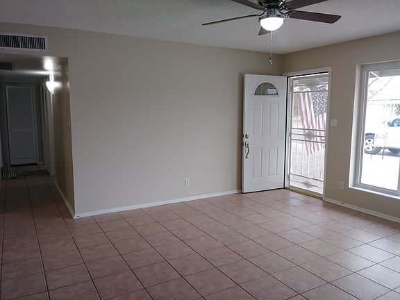 3rd image of 2509 W Windrose Dr