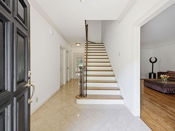 5th image of 1464 Tyne Blvd