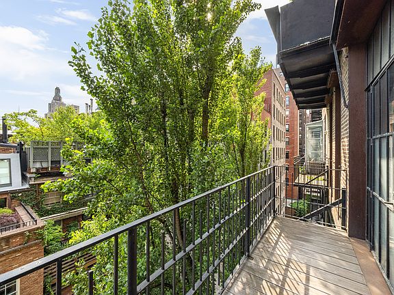 4th image of 12 E 12th St APT 5SE