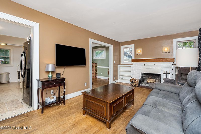 3rd image of 1126 N Country Club Drive