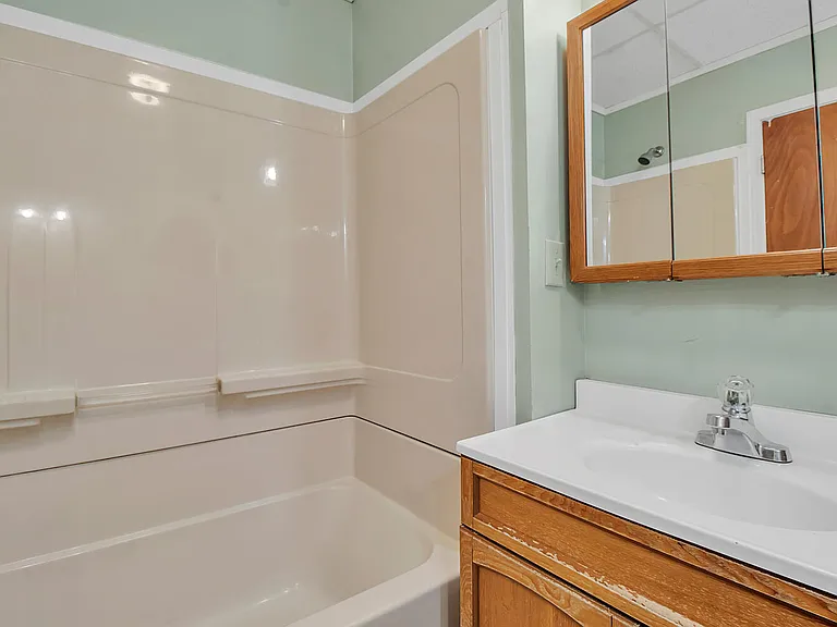 62 Clay St — Photo 2