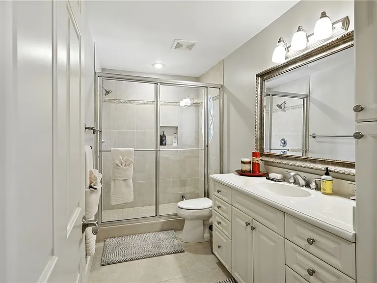 620 Bridgewater Ln SW — Photo 20