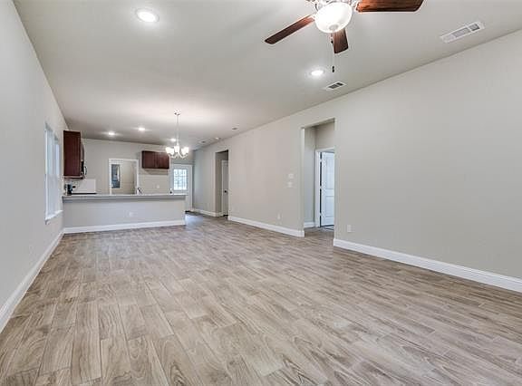 4th image of 2704 Avenue I