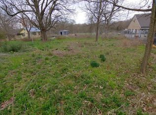 1215 S 4th St, Bonham, TX 75418