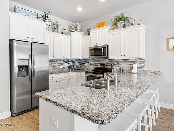 3rd image of 115 Fossil Falls Ln