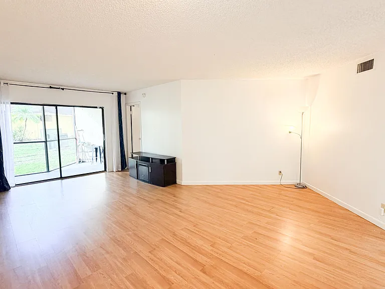 6475 W Oakland Park Blvd — Photo 3