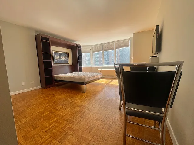 500 W 43rd St #24D — Photo 3