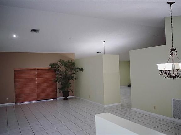 4th image of 9801 Dunhill Dr
