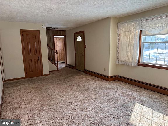4th image of 825 Lombardy Dr