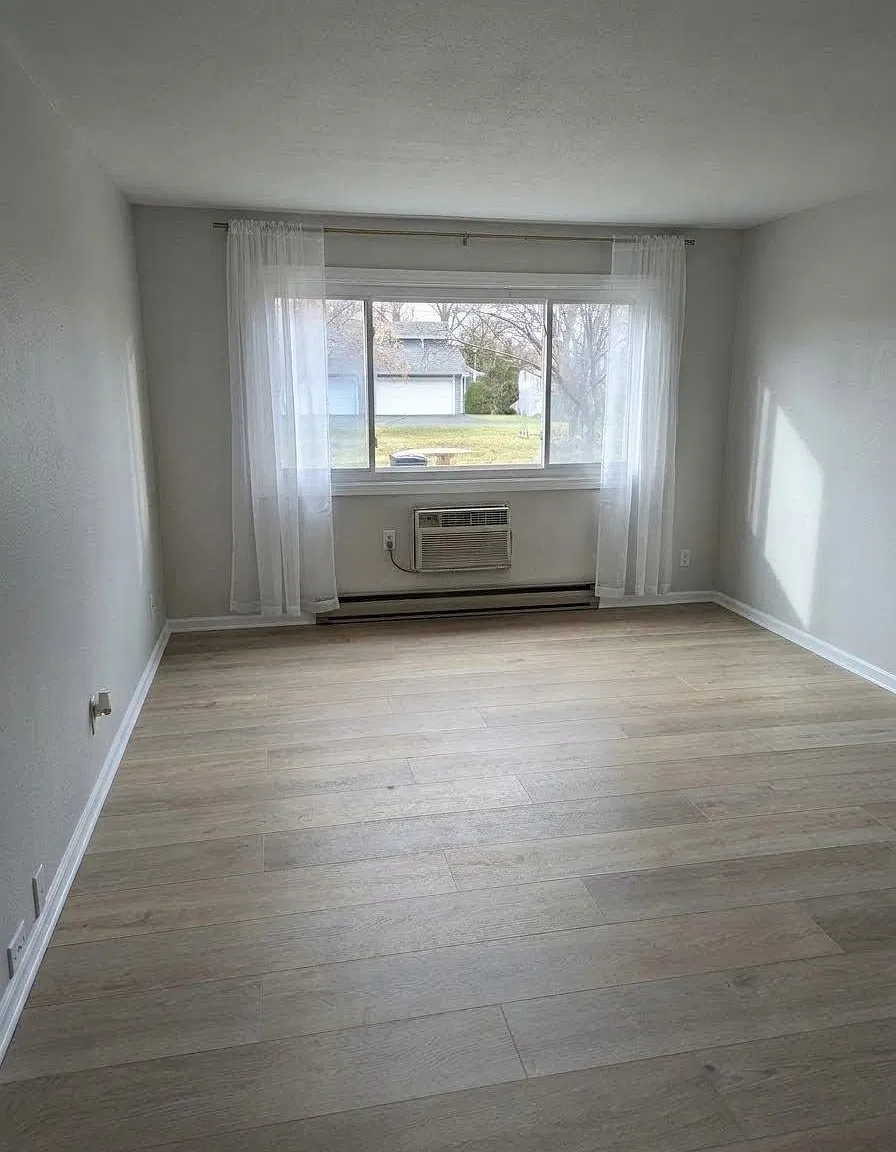 N114W15680 Sylvan Cir — Photo 2