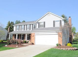21901 Greentree Ln, Novi, MI 48375