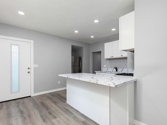 5th image of 3745 Boundary St #1
