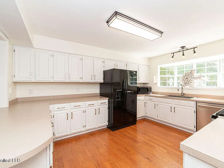 114 Menge Ave — Photo 9