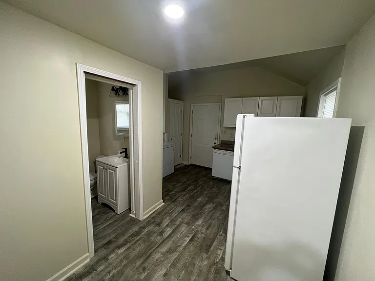 1328 Camden Ave — Photo 4
