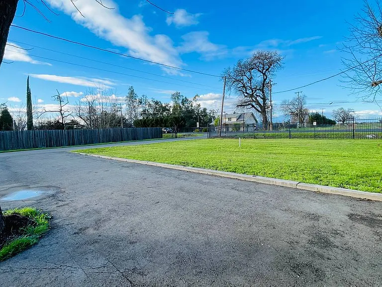 5020 E Eight Mile Rd — Photo 35