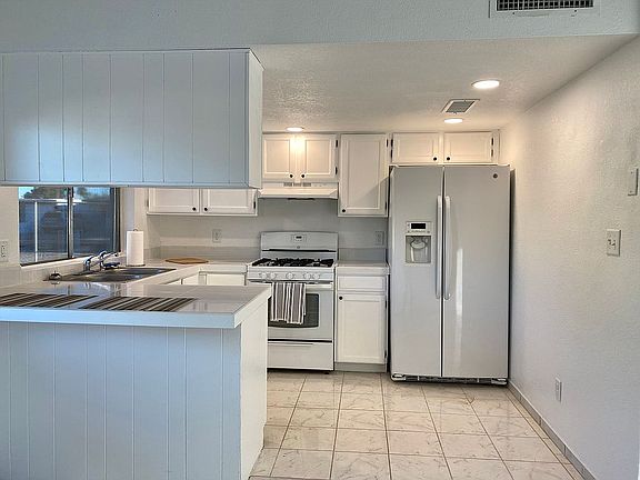 4th image of 410 E Saguaro St