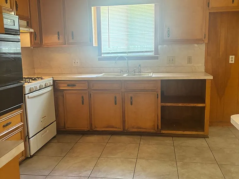 1022 Garden Park Dr — Photo 12