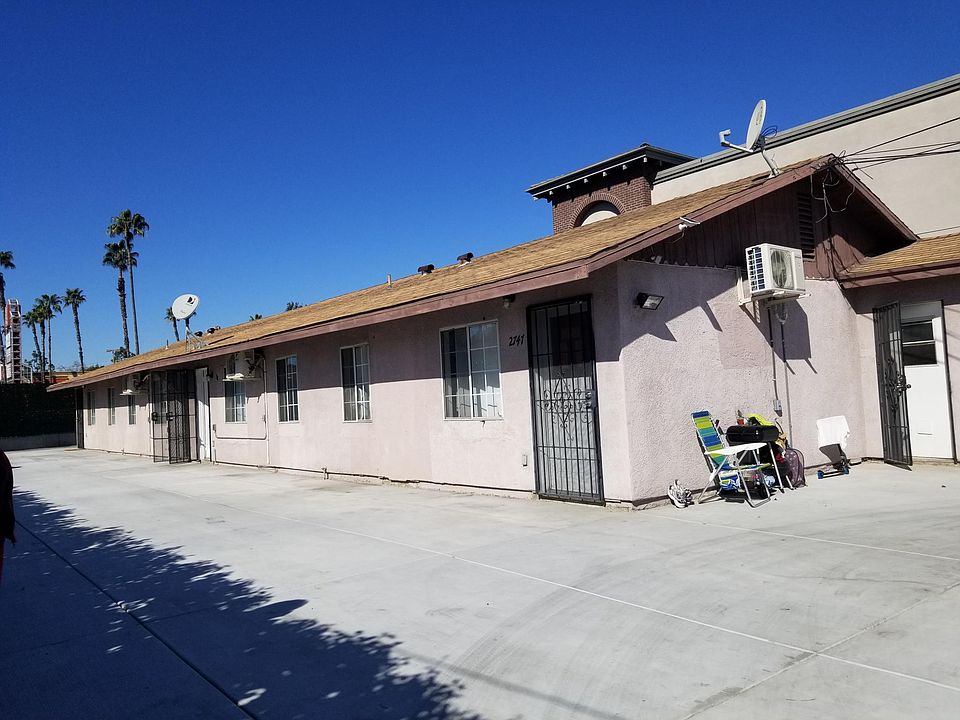 1st image of 2747 Gladys Ave