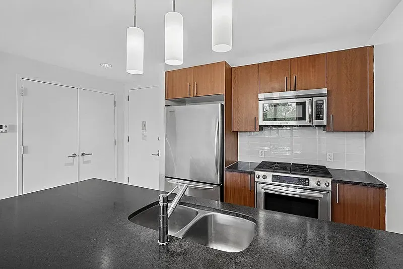 3260 Henry Hudson Parkway — Photo 2