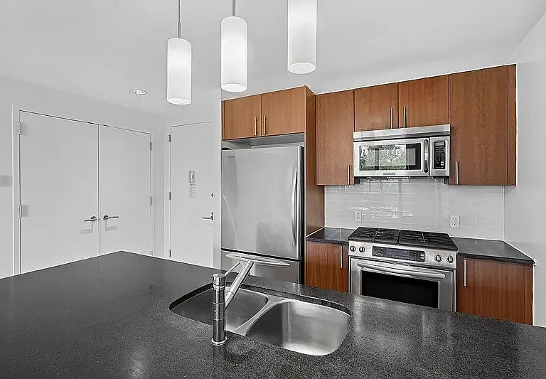 3260 Henry Hudson Pkwy E #4F — Photo 1