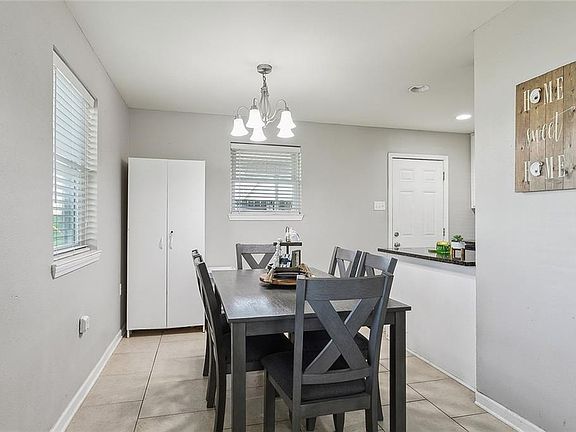 4th image of 1201 East Dr