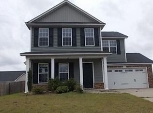 952 Screech Owl Dr, Hope Mills, NC 28348