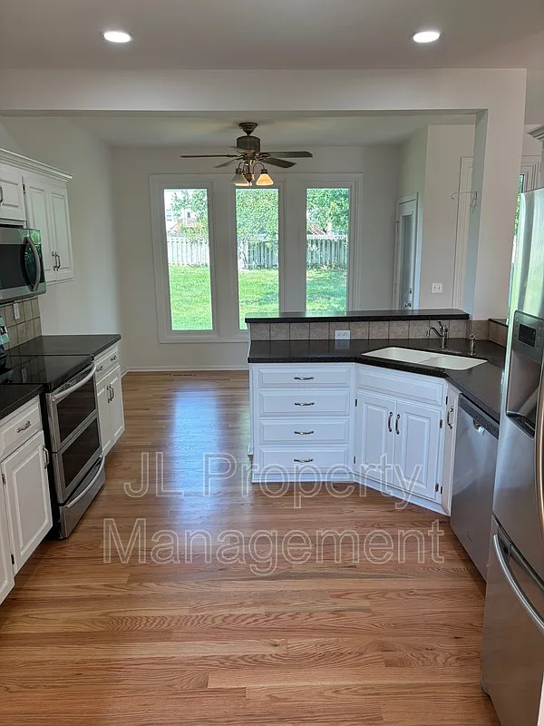 4 bed, 2.5 bath, 2231 sqft, $2,849 — Photo 3