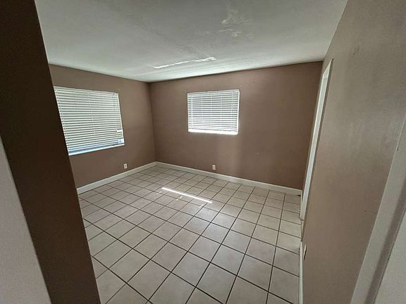 4th image of 1426 SW 1st Way #4