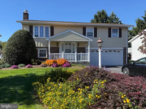 745 Suzanne Dr, Lebanon, PA 17046