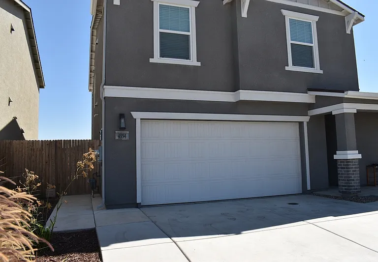 4554 Iris Ct — Photo 2