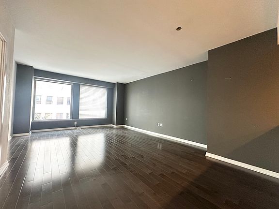2nd image of 1 Hawthorne St Unit 3
