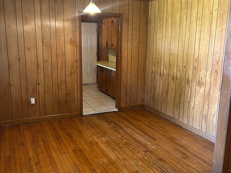 3327 Forrest Ave — Photo 4