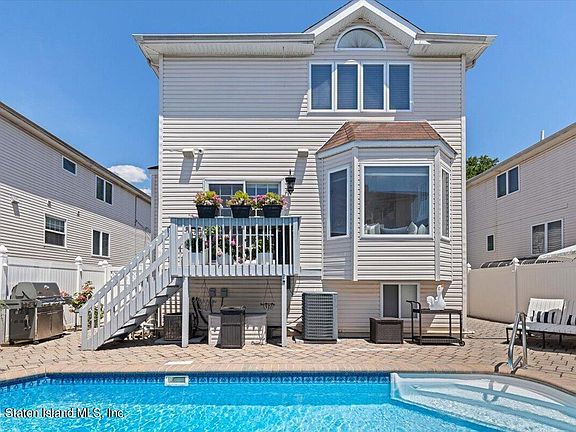 4th image of 448 Englewood Ave
