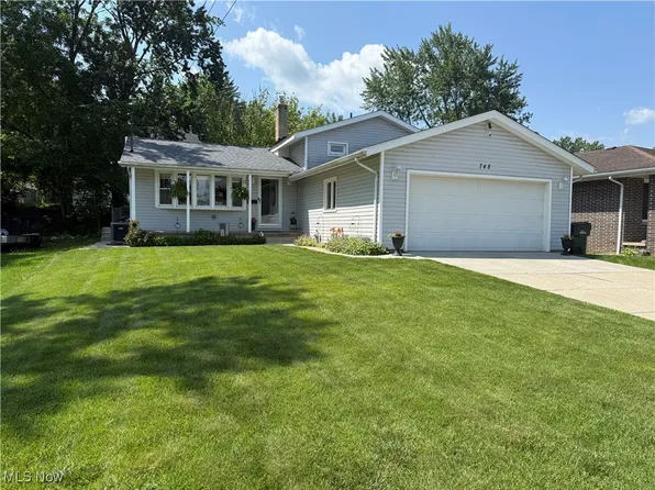 748 Franklin Ave, Cuyahoga Falls, OH 44221