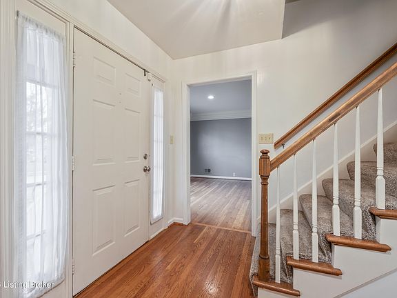 4th image of 2361 Gladstone Ave