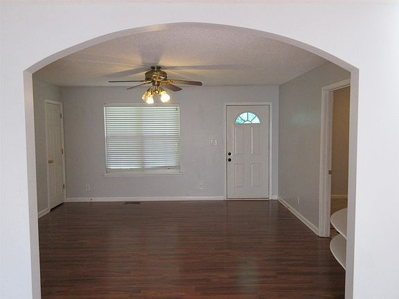 2nd image of 3874 Roscommon Way