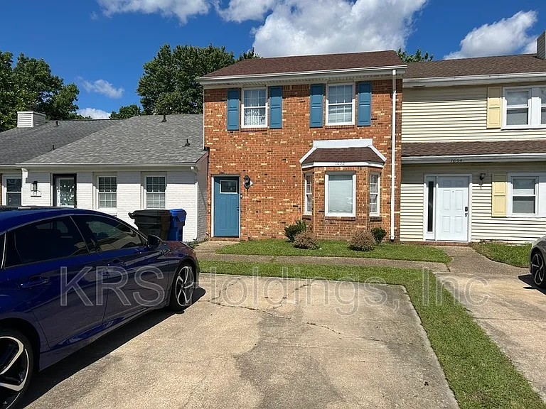 1652 Fairfax Dr — Photo 1