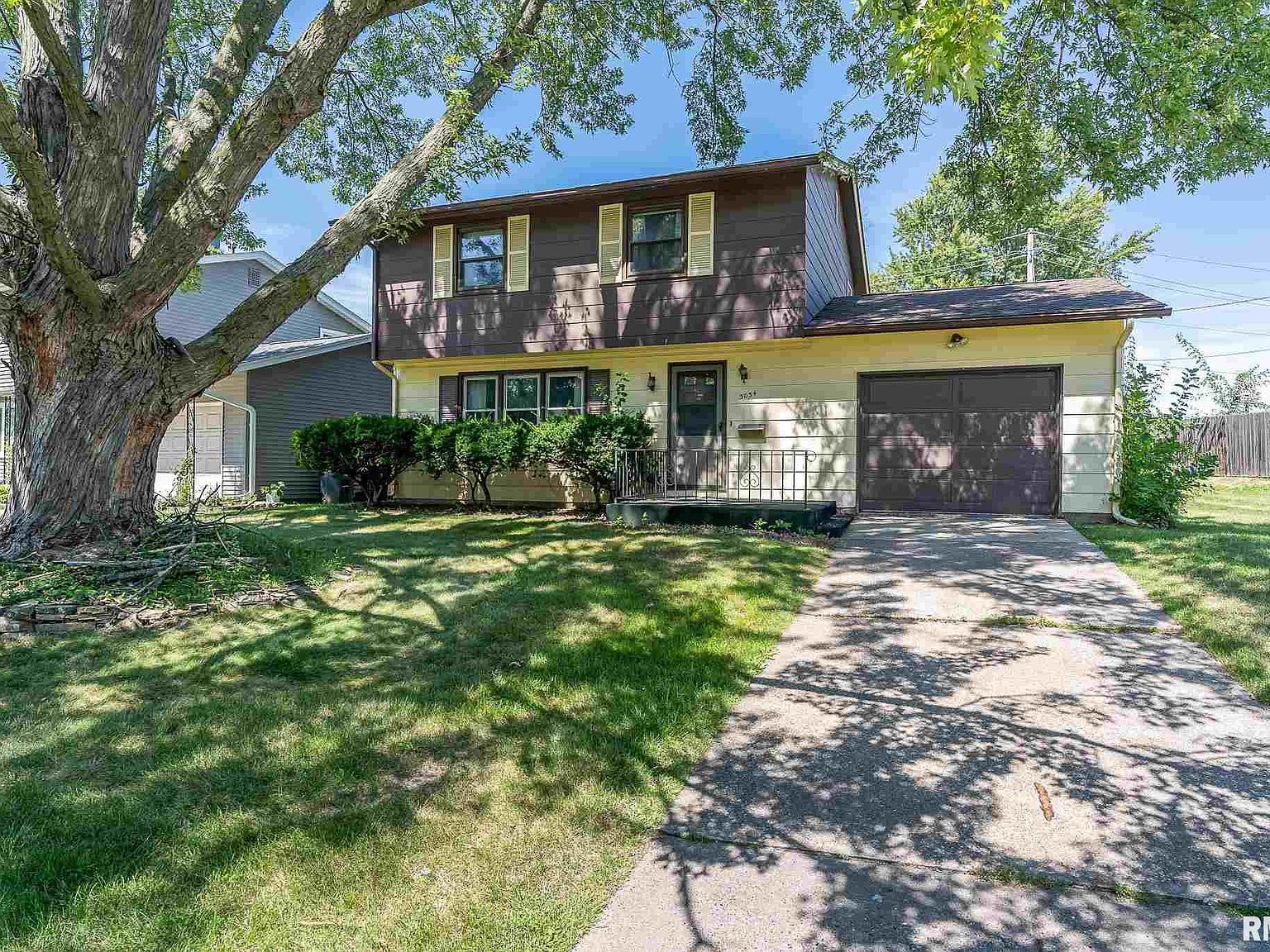 3034 Magnolia Dr, Bettendorf, IA 52722 Zillow